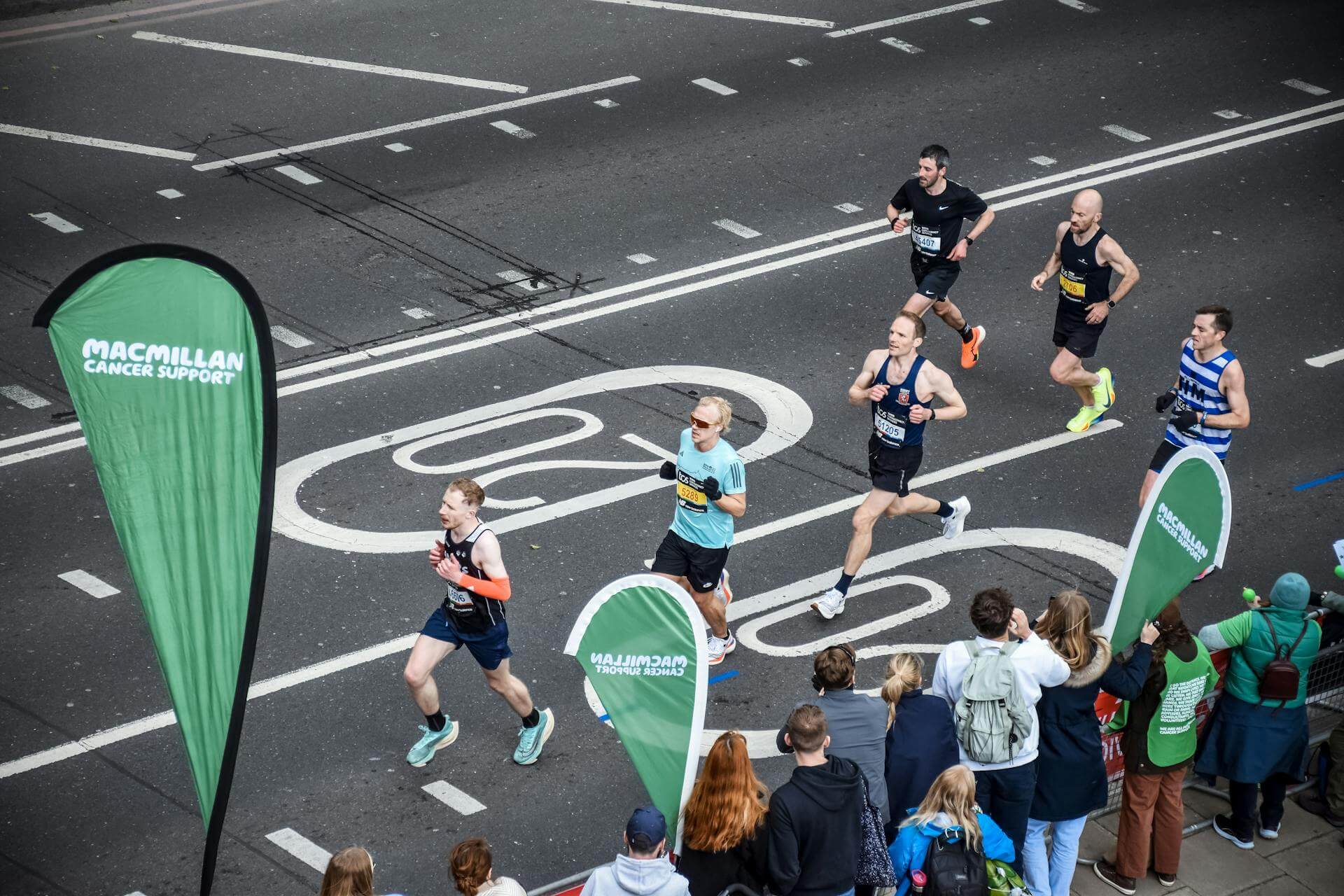 Runners at London marathon going for good for age qualifying times