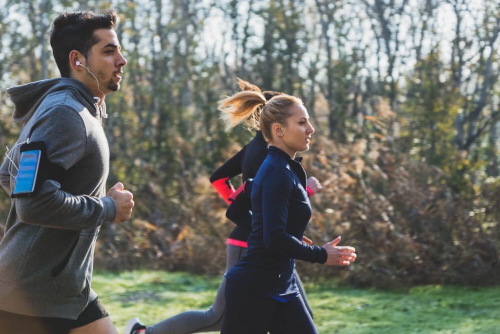 runners demonstrating running etiquette uk on a busy parkrun course