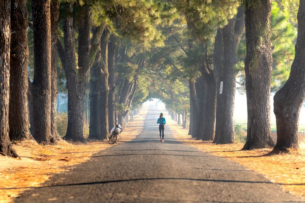 runner heading out before dawn for running in a heatwave uk